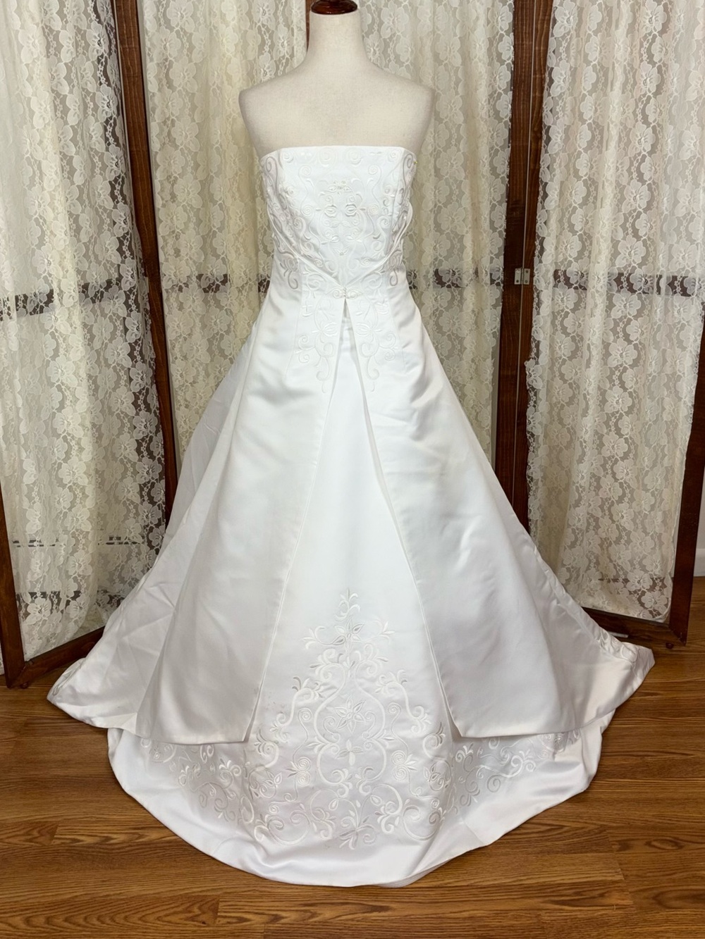 Beautiful Vintage 90s St. Tropez Strapless White Embroidered Wedding Gown